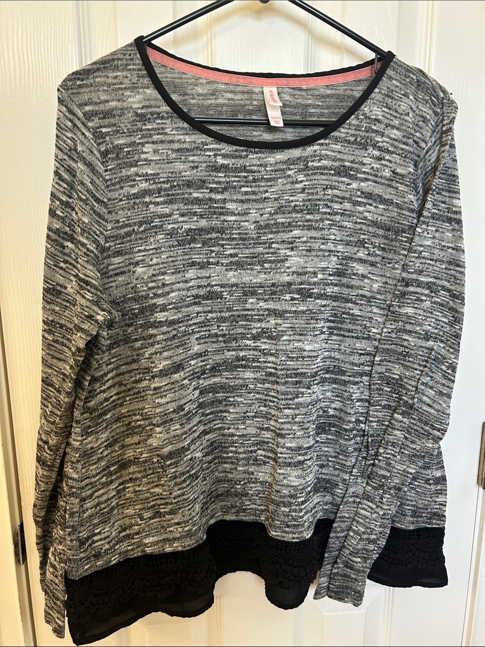 Women’s Gray Marled Long Sleeve Top with Black Lace Trim